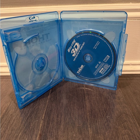 Thor: The Dark World Blu-ray in Blue Case Movie DVD - Picture 3 of 3